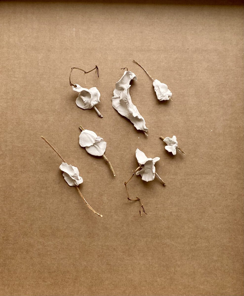 Escultura de ramos secos de orquídeas e cerâmica fria - imagem 5