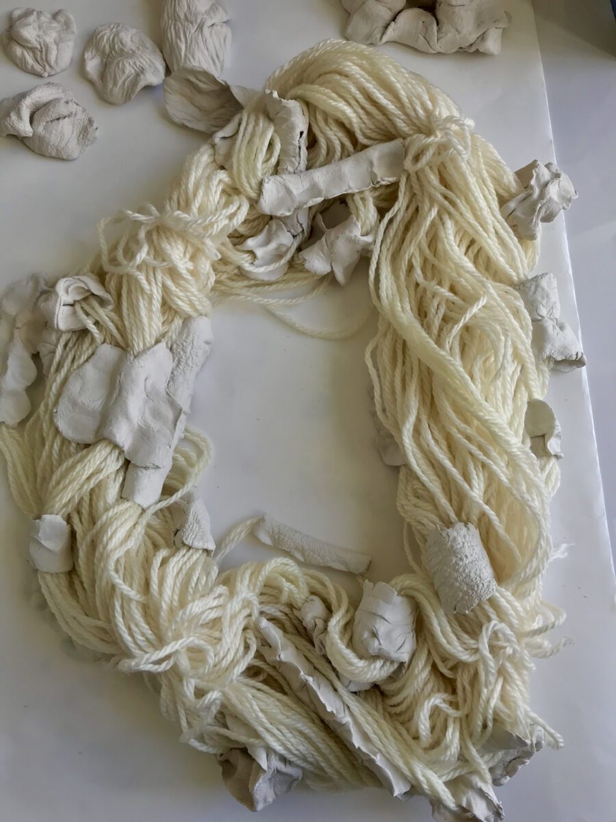 Escultura de lã e cerâmica fria - imagem 6